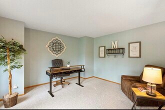 1389 Camelback Dr in Eagan, MN - Building Photo - Building Photo