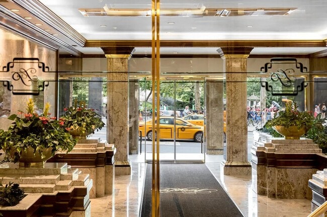 106 Central Park S in New York, NY - Building Photo - Building Photo