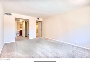 7920 E Camelback Rd in Scottsdale, AZ - Building Photo - Building Photo