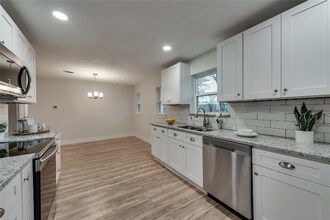 1506 Hillcrest Dr in Arlington, TX - Building Photo - Building Photo