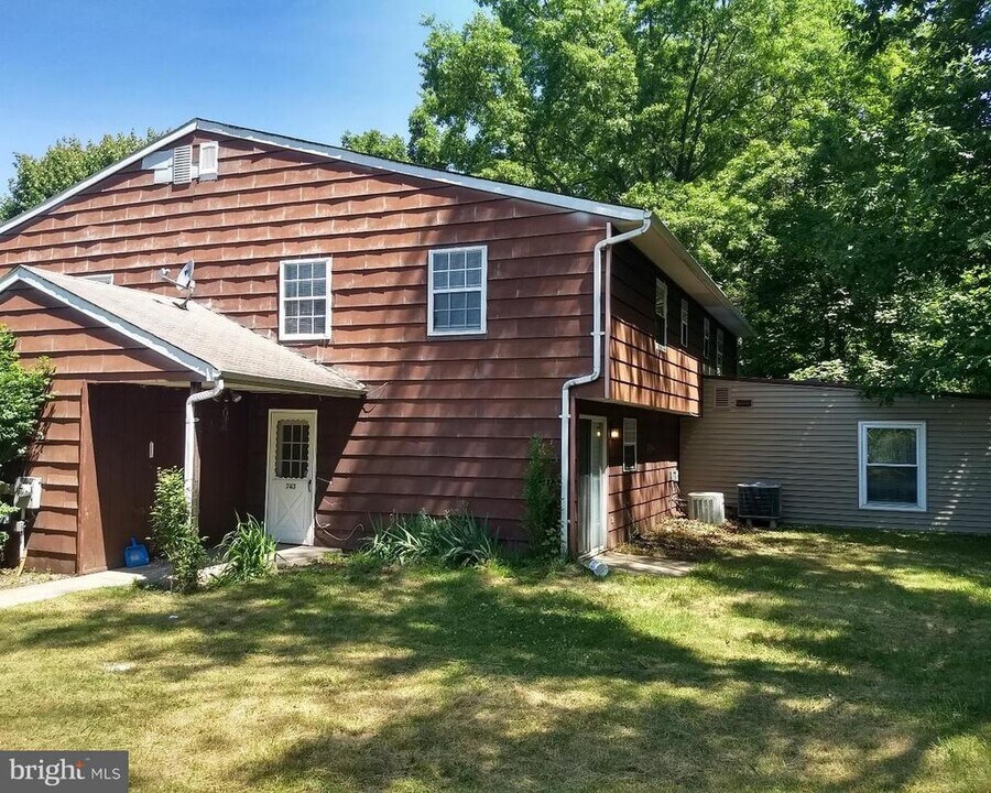 743 Jackson St in Lansdale, PA - Building Photo