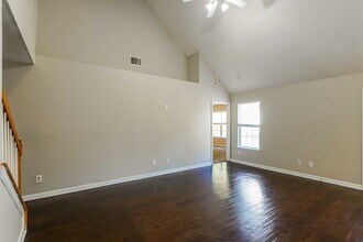 110 Lyndhurst Dr in La Vergne, TN - Building Photo - Building Photo