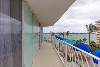 7601 E Treasure Dr in North Bay Village, FL - Building Photo - Building Photo