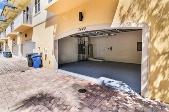 3432 NE 15th Ave in Oakland Park, FL - Foto de edificio - Building Photo