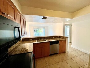 5221 Geneva Ct in Doral, FL - Building Photo - Building Photo