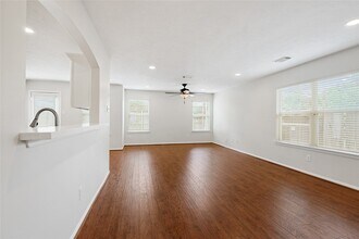 1115 Eden Park Ln in Houston, TX - Foto de edificio - Building Photo