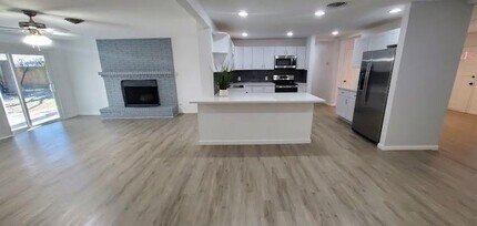 3202 Hollister St in Houston, TX - Building Photo - Building Photo