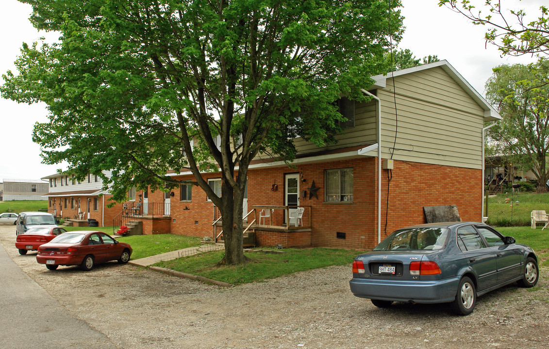 1-8 Harbour Ln in Hurricane, WV - Building Photo