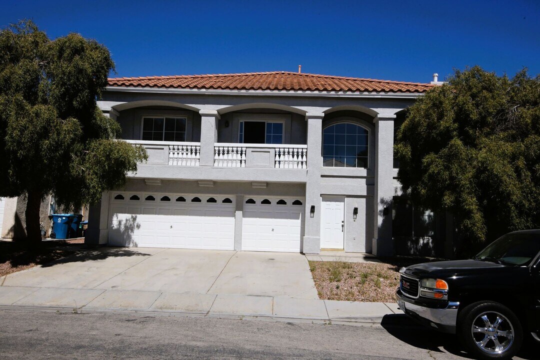 554 Campus Oaks Ct in Las Vegas, NV - Building Photo