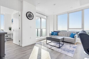 10333-10103 103 Ave in Surrey, BC - Building Photo