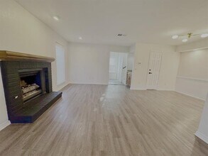 11525 Webb Chapel Rd in Dallas, TX - Building Photo - Building Photo