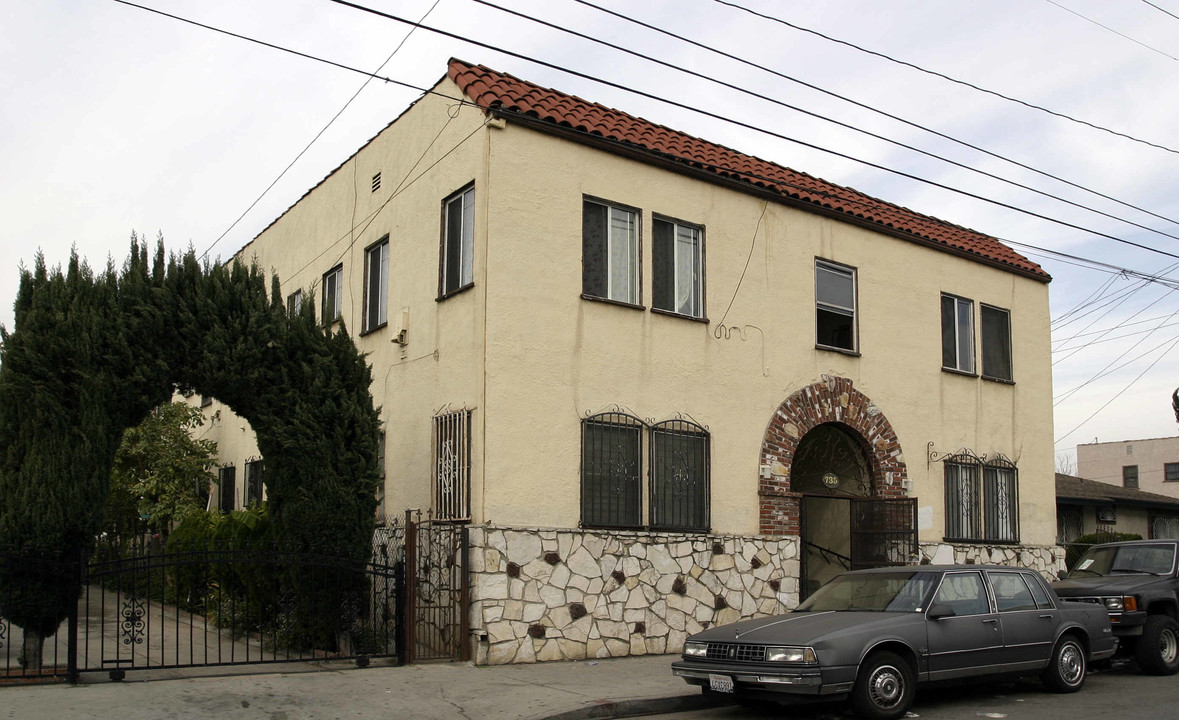 735 S Ford Blvd in Los Angeles, CA - Foto de edificio