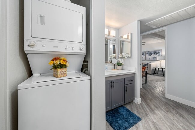 Cantala Apartments in Glendale, AZ - Foto de edificio - Building Photo