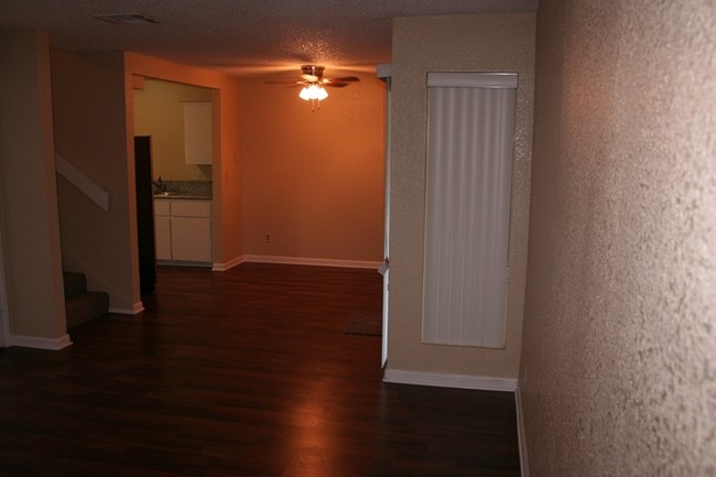 501 W Ashlan Ave in Clovis, CA - Building Photo - Interior Photo