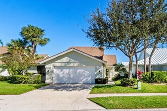 247 River Park Dr in Jupiter, FL - Building Photo - Building Photo