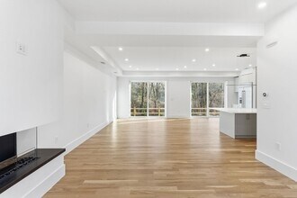 82 Louise Rd in Newton, MA - Building Photo - Building Photo