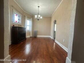 821 Maple St in Scranton, PA - Building Photo - Building Photo