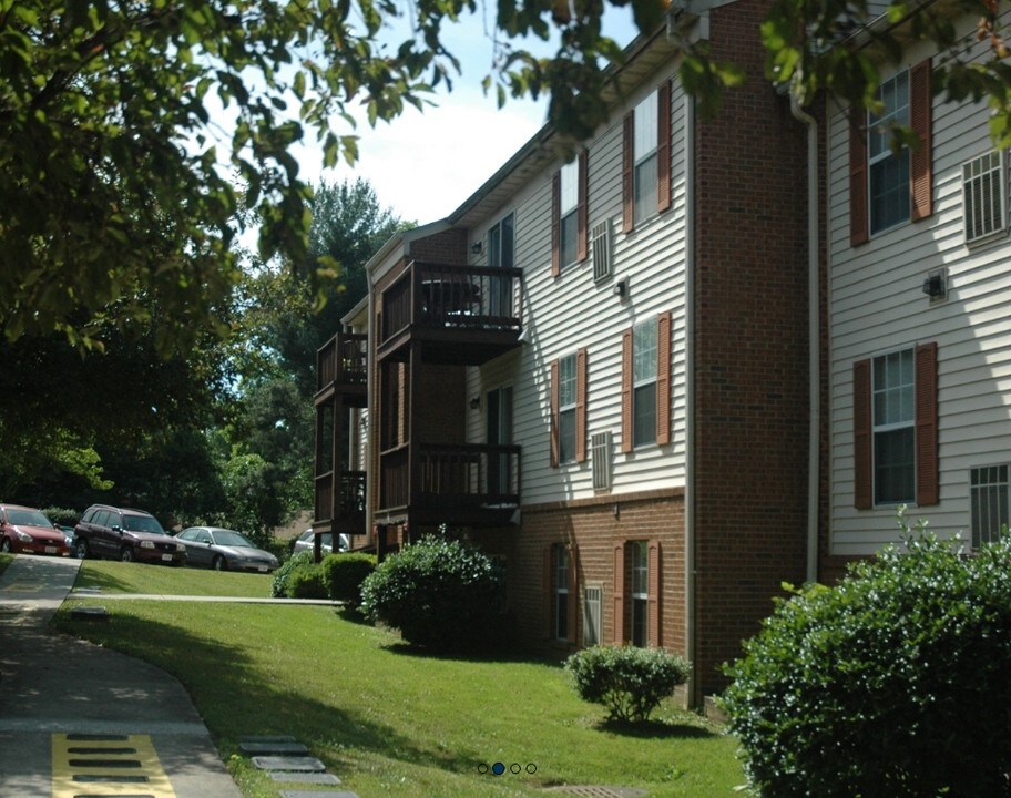 Powder Horn Apartments in Bedford, VA - Foto de edificio