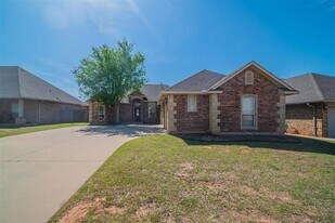 1105 Kelsi Dr in Moore, OK - Building Photo