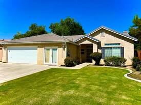 5704 Charleville Ln in Bakersfield, CA - Building Photo