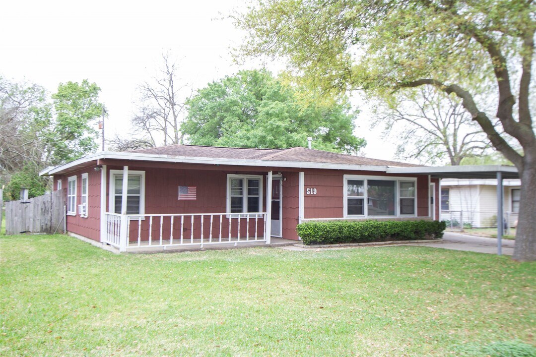 519 20th Ave N in Texas City, TX - Foto de edificio