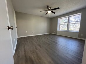 9530 Shannon Green Dr, Unit K in Charlotte, NC - Foto de edificio - Building Photo