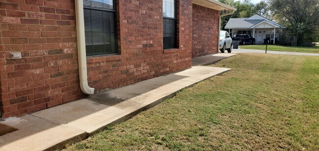 1905 SW E Ave, Unit B in Lawton, OK - Building Photo - Building Photo