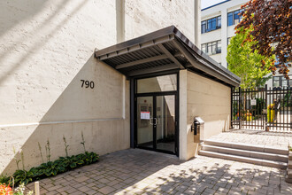 3600 Saint-Antoine Rue O in Montréal, QC - Building Photo - Building Photo