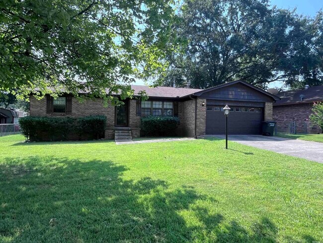 215 Berkshire Cir in Jacksonville, AR - Building Photo - Building Photo