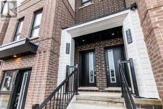 70 Kenesky Dr in Hamilton, ON - Building Photo - Building Photo