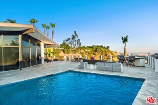 6530 Lakeridge Rd in Los Angeles, CA - Building Photo