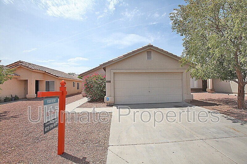 12203 W Windrose Dr in El Mirage, AZ - Building Photo