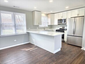 7841 74th St in Bridgeview, IL - Building Photo - Building Photo