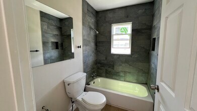 2112 Victory Ave in Galveston, TX - Building Photo - Building Photo