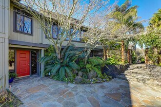 22 Hillcrest Rd in Tiburon, CA - Building Photo - Building Photo
