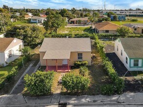 562 W 4th St, Unit 0916 in Riviera Beach, FL - Building Photo - Building Photo