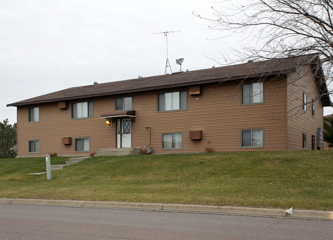 207 13th St N in Sauk Rapids, MN - Foto de edificio - Building Photo