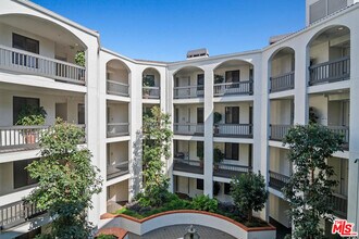 2131 Century Park Ln in Los Angeles, CA - Building Photo - Building Photo