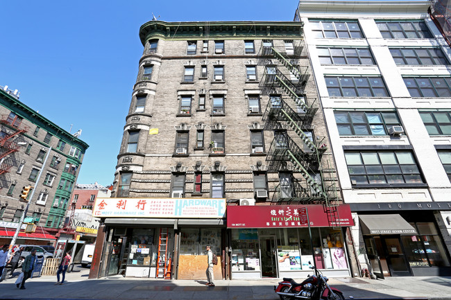 42-52 Kenmare St in New York, NY - Foto de edificio - Building Photo