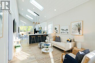 2 Freeman St in Toronto, ON - Building Photo - Building Photo