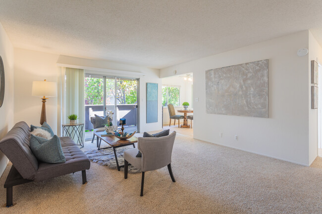 Washington Square Apartments in Mountain View, CA - Building Photo - Interior Photo