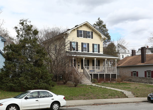 27 McKinley Ave in Norwich, CT - Building Photo - Building Photo