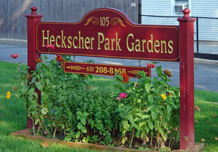 Heckscher Park Gardens in Huntington, NY - Foto de edificio - Building Photo