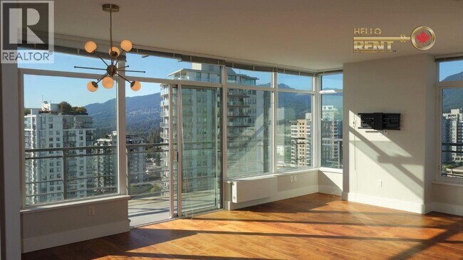 111E 13th St E in North Vancouver, BC - Building Photo - Building Photo