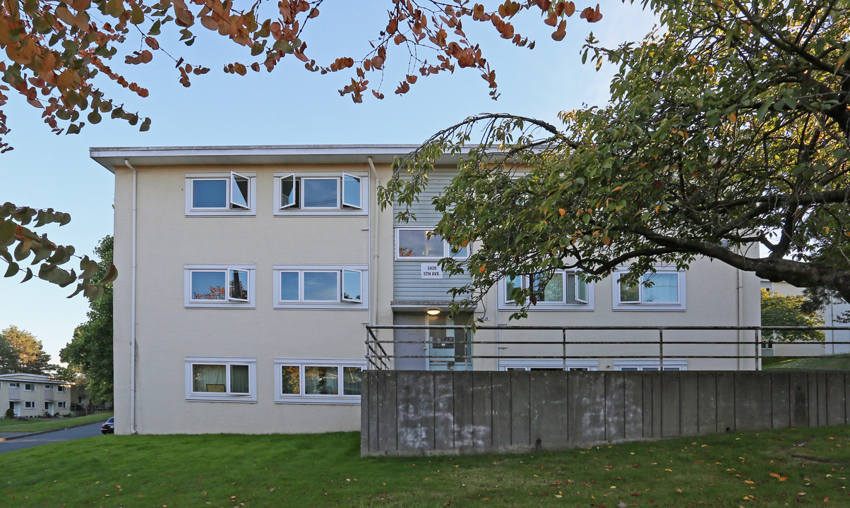 3426 E 5th Ave in Vancouver, BC - Building Photo