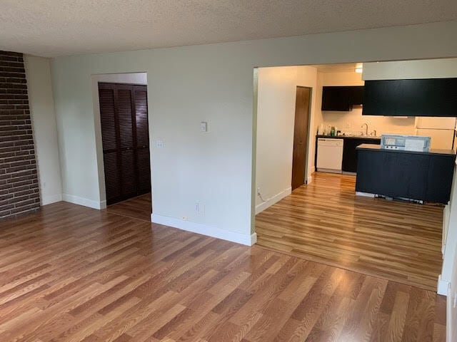 8746 NE Glisan St in Portland, OR - Foto de edificio - Building Photo