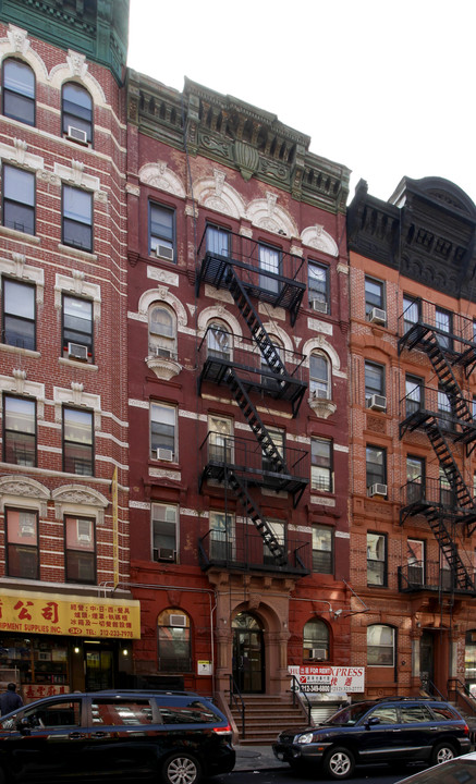 28 Henry St in New York, NY - Building Photo