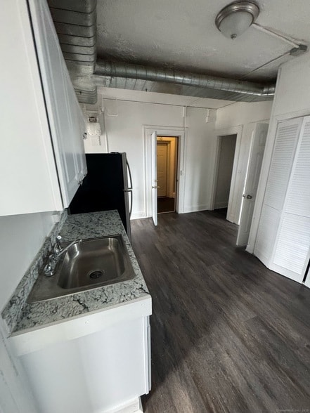 2336 Main St, Unit 9 aka 159 charles in Bridgeport, CT - Building Photo - Building Photo