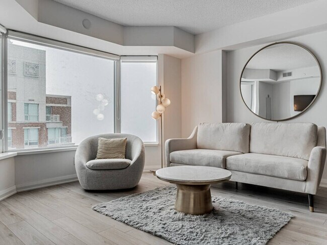 55 Avenue Rd in Toronto, ON - Building Photo - Building Photo