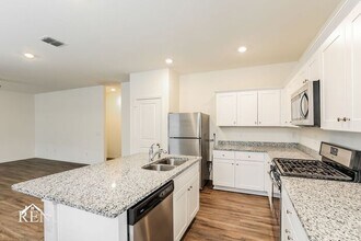 5014 Dawn Break in Saint Hedwig, TX - Building Photo - Building Photo